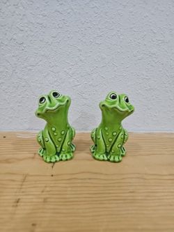 Vintage Japan Frog Salt Pepper Shaker Set H169 Kitschy
