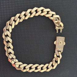 8” Gold Cuban Link Bracelet.