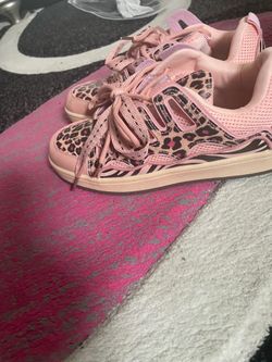 Mens size 8.5 sneaker 50$