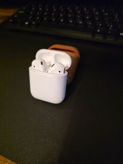 Appl Air Pods 1st Gen