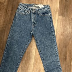 Women’s Levi’s 28