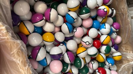 25 Multicolor 2 Inch Pokéballs w/ Pokémon Action Figure Toy Inside