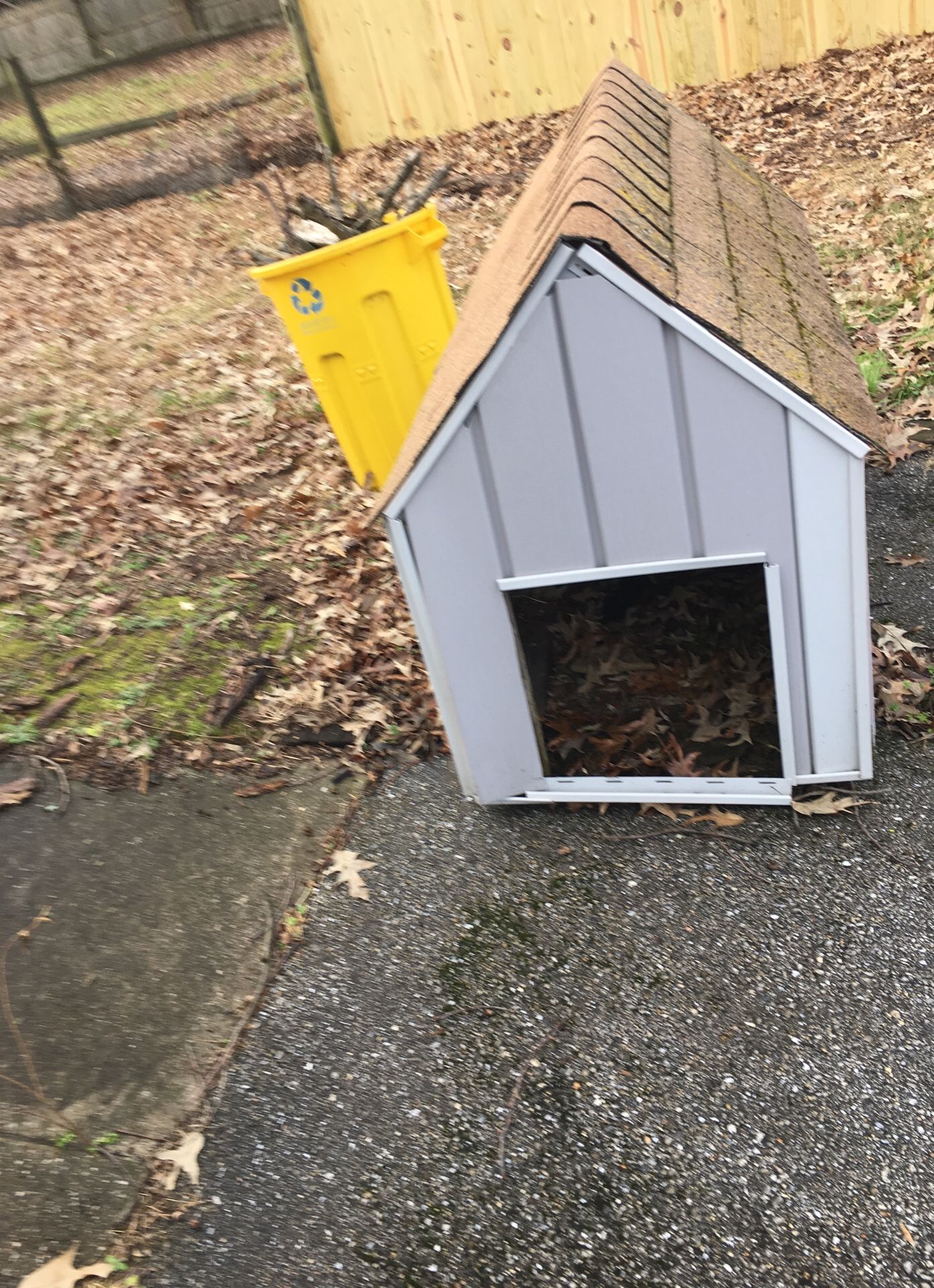 Dog house for medium to large dog