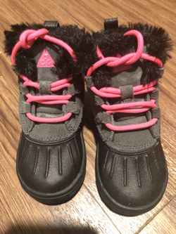Girls Nike Boots 🥾 