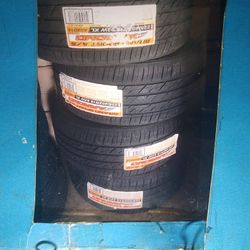 TIRE 225 40 18 Each ELMOFLES 