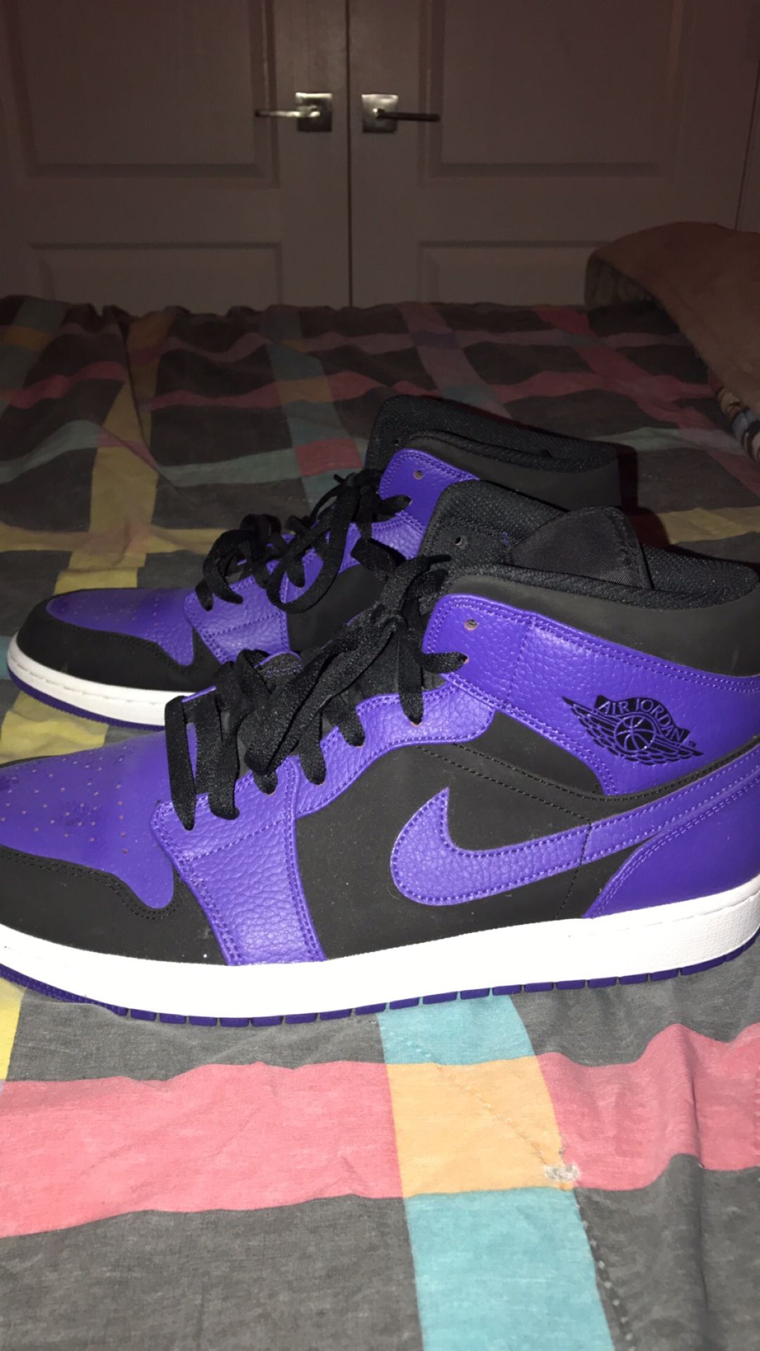 PURPLE/BLACK AIR JORDAN 1 SIZE 13 MEN