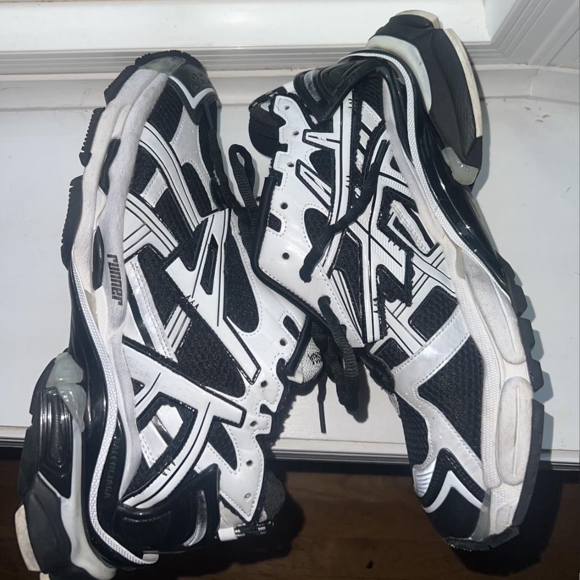 Balenciaga Runners Black And White Size 45