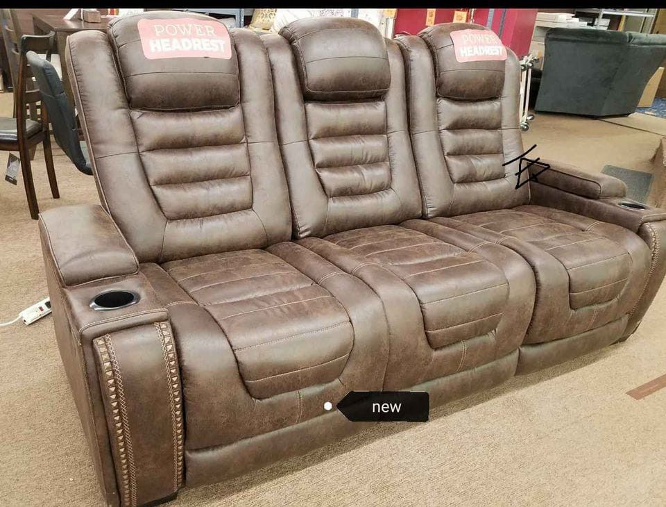 📌BacktrackPower Reclining Sofa and Loveseat
Ashley Furniture
