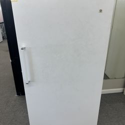 Upright Freezer GE White Works Great 6 Months Warranty