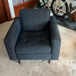 Comfortable Chair In Good Condition.  No Smoke No Pet Household 