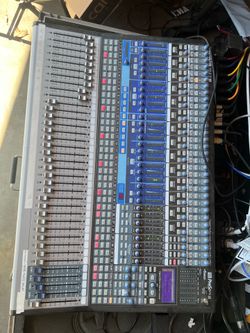PreSonus StudioLive 32.4.2 AI 32-Channel Digital Mixer + ATA Road Case – Excellent Condition!