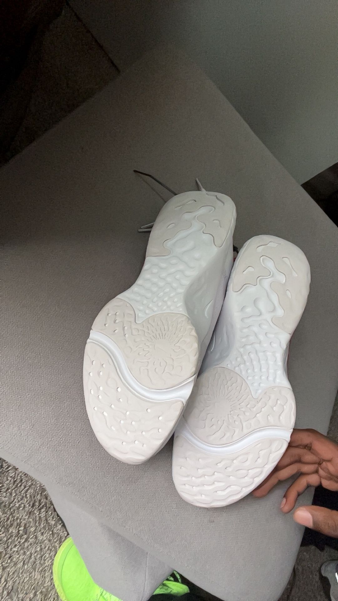 WOMENS NIKE SIZE 7.5