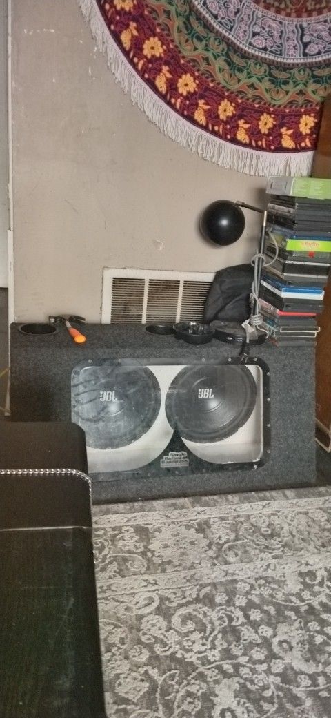 2 JBL 12s In Bandpass Box