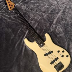 Ibanez Chandler Fretless Bass