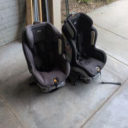 Chicco Front Or Rear Facing Car Seat 2 Free!!!!