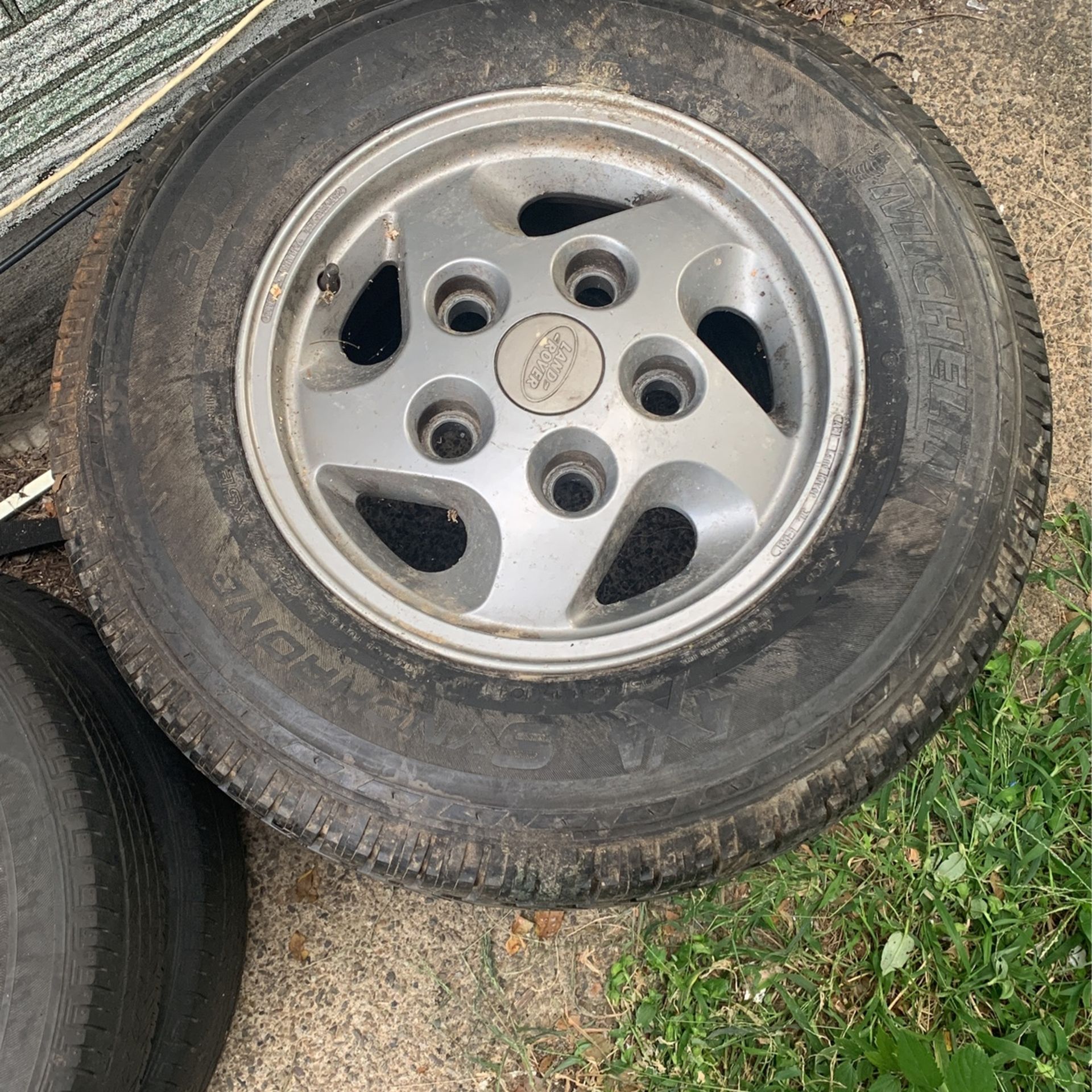 2 New Tires Michelin 205/80/16