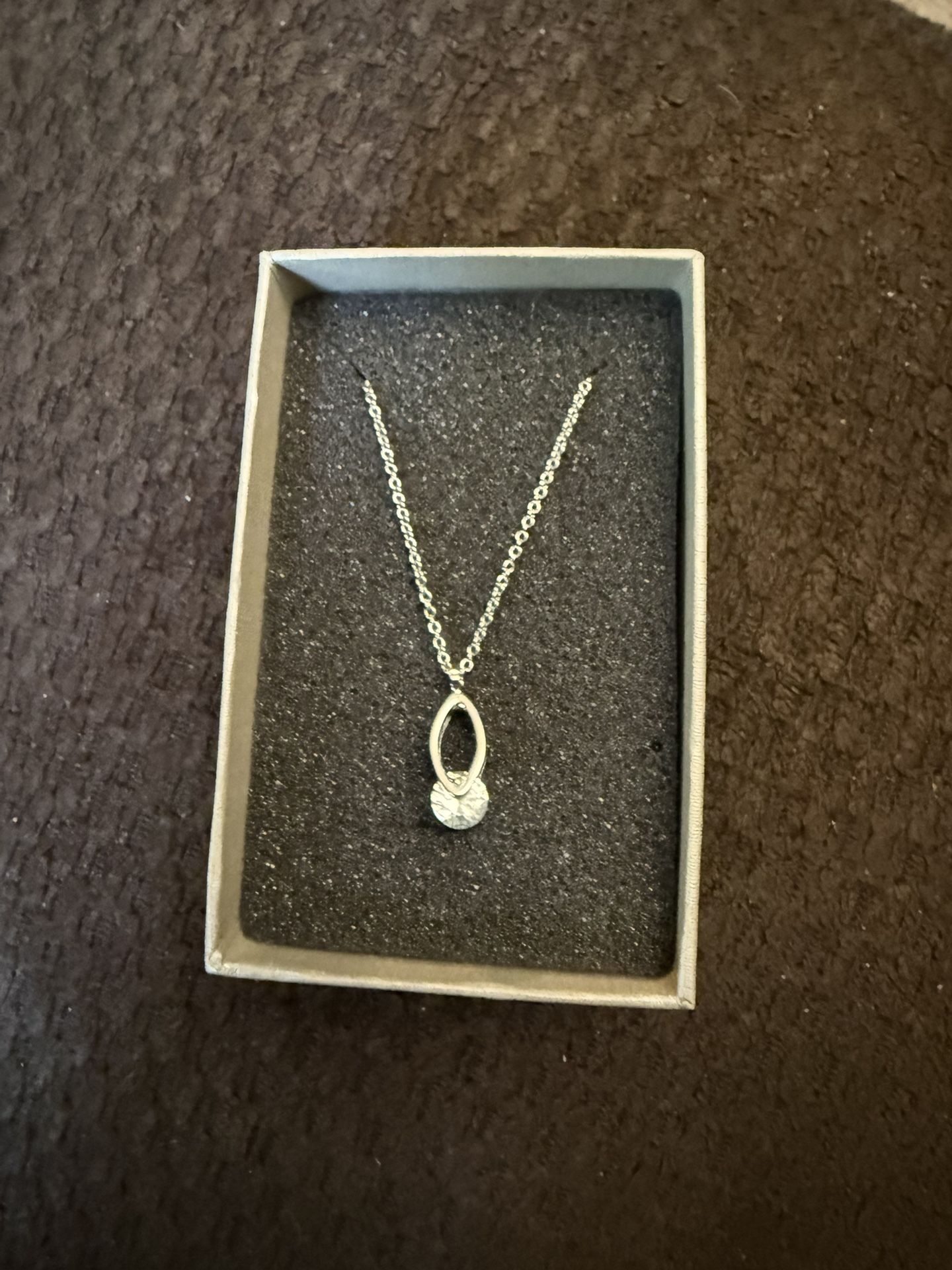 Elegant Silver Pendant Necklace