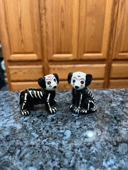 Art Decor Day of Dead Black Dog  Skeleton Ceramic pair of salt and pepper shakers.  Size approximately 2 1/4 inches tall and 2 1/4 inches wide.  Preow