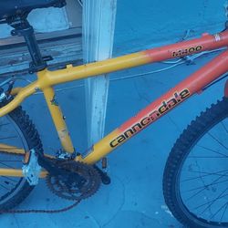 Cannondale bike needs cleaning up but the frame is great
