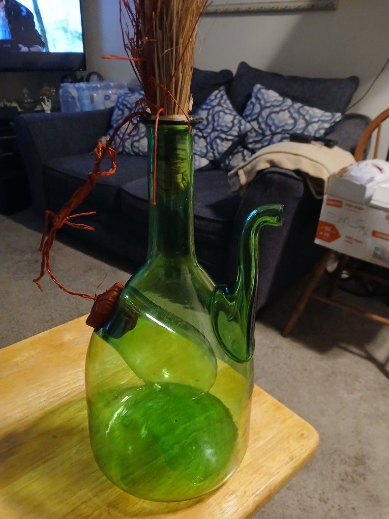 Vintage Hand Blown Green  Italian Wine Decanter With Stopper An Ice Chamber 