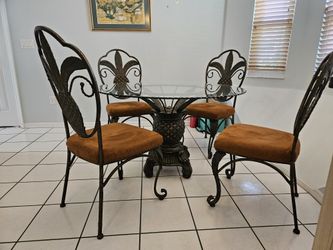 Coastal Dining Set With 2 Counter Height Stools