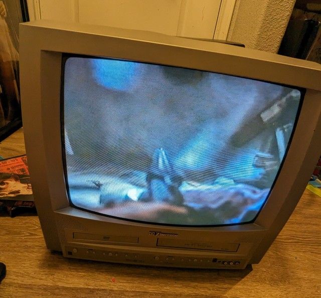 Emerson DVD VCR CRT Gaming TV 19inch Ewc19t4