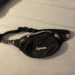 Supreme, Louis Vuitton bag fanny pack for Sale in New Port Richey, FL -  OfferUp