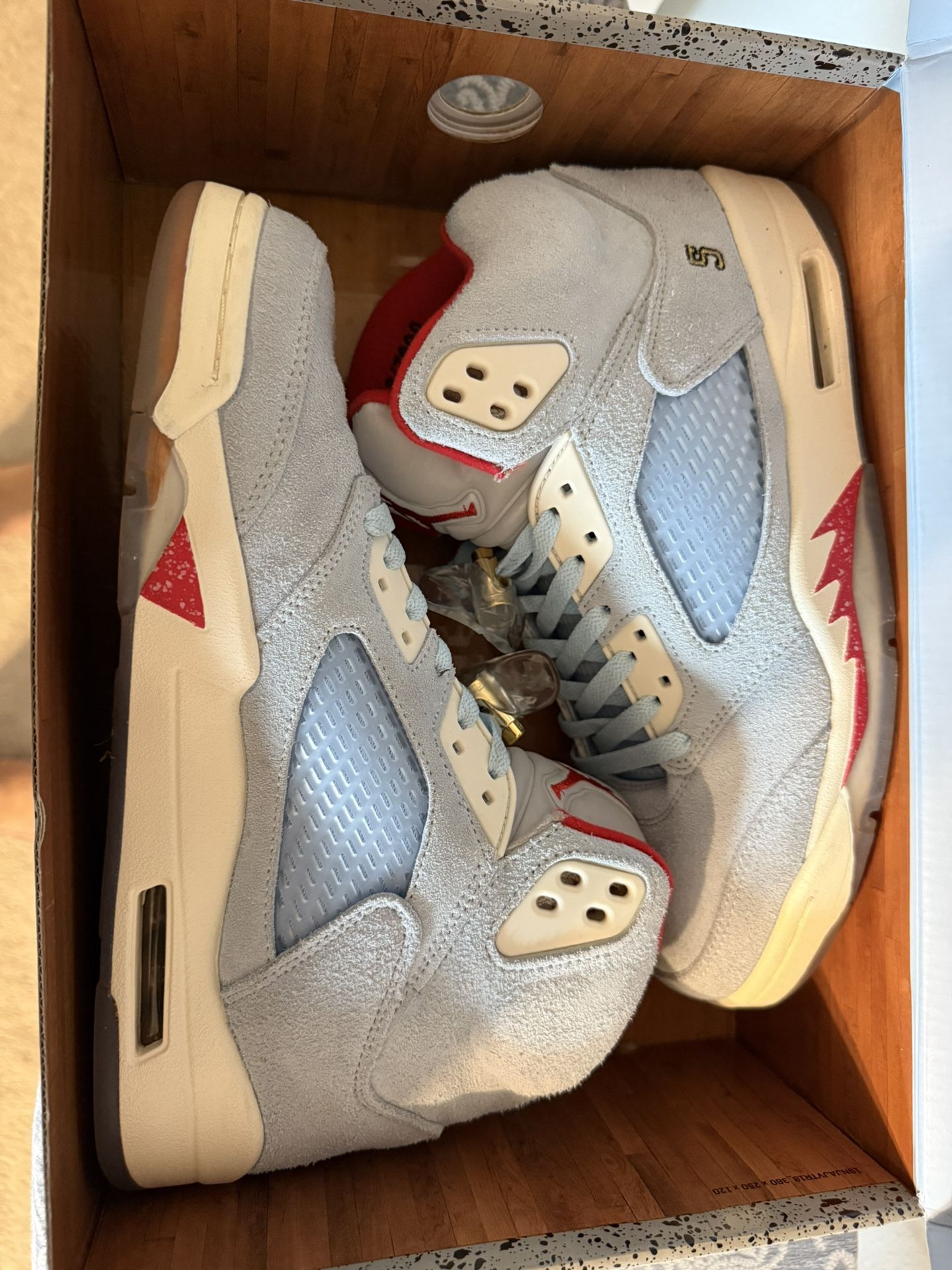 Jordan 5 Men Size 10 Trophy π Room