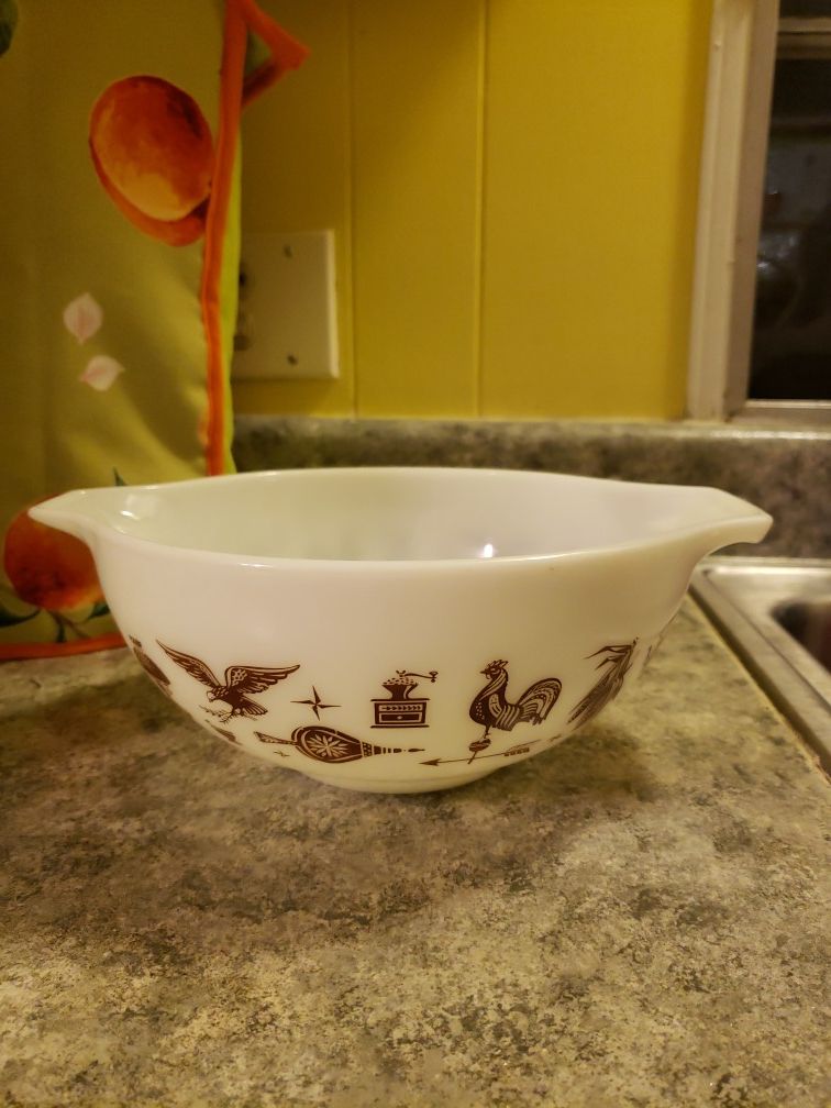 Vintage Pyrex Cinderella Mixing Bowl #443 Early American Pattern 2.5 QT.