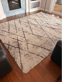 Shag Rug - White/black strips with slip pad (Free)
