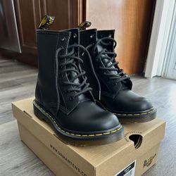 Doc Martens 1460 Smooth Leather Lace Up Boots