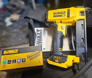 $325 🛠🧲 DEWALT 20V MAX Cordless Cable Stapler (Model DCN701) shown alongside compatible 1-inch insulated cable staples (DRS18100).