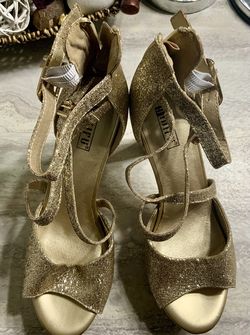 Never Worn Sexy Glitter Platform Heels. Ankle High Snake Print Bootie Boots Size 9.   Snake Print Wallet Never Used . All three  $30.00 Bundle Deal.