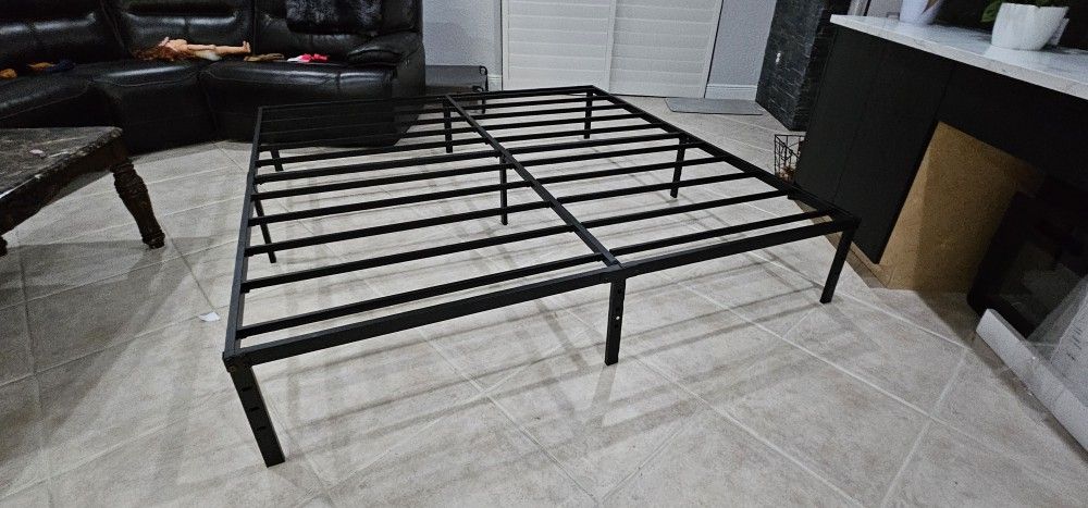 King metal heavy duty bed frame