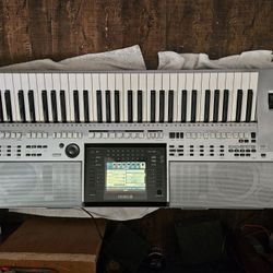 Yamaha Keyboard PSR - S 900 , 61 Keys . Professional Type 