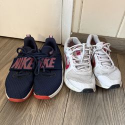 Size 8.5 2 Pairs Of Womens Nike Shoes 