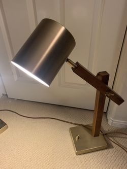 ADJUSTABLE WOODEN TABLE DESK LAMP W GOLD HARDWARE. BRAND NEW. MEETUP 91326 