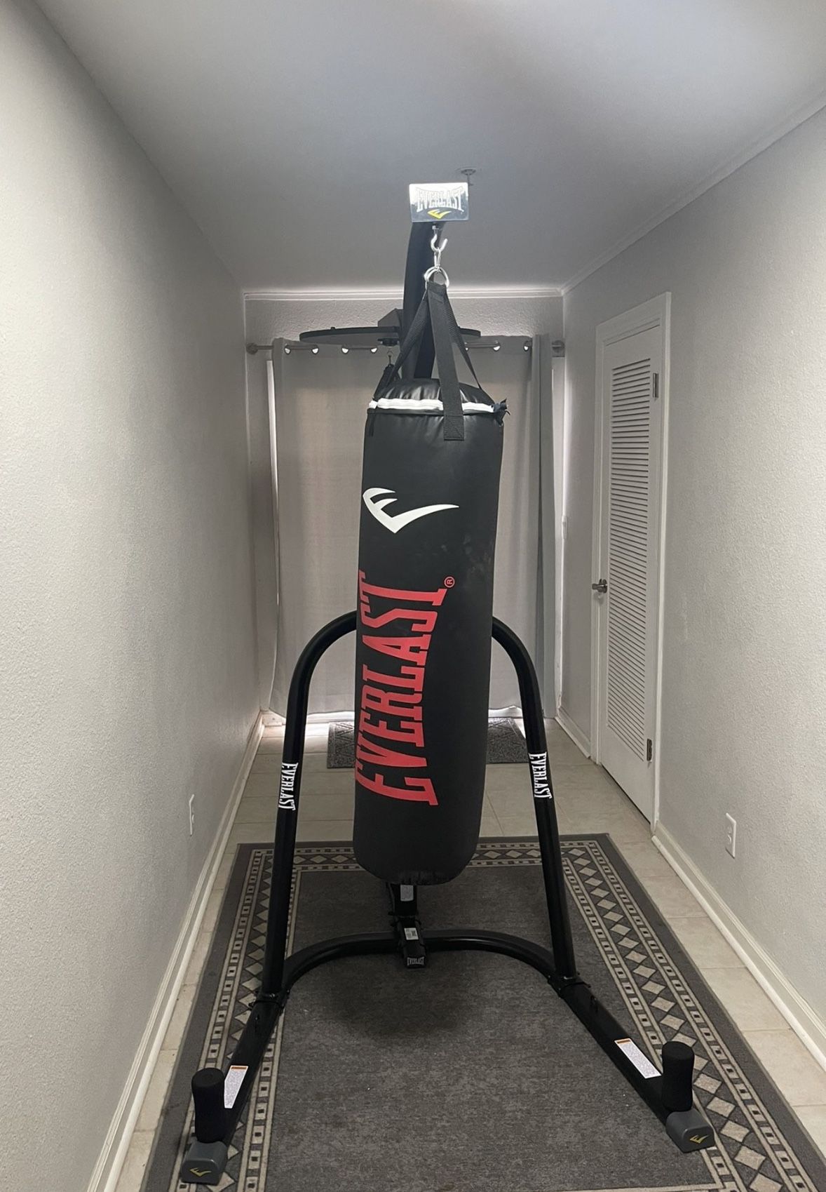 Everlast Dual Station Punching Bag Stand w/ 100 lb Heavy Bag and Everhide Speed Bag