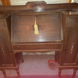 Antique Desk (FREE GARDEN STATUE)