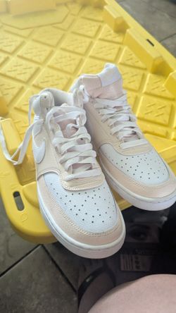 Nike size 8.5 women Main& Gilbert rd $60