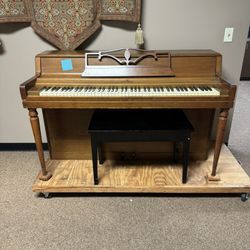 Wurlitzer Upright Piano & Bench $100 CASH ONLY — Missing 1 Wheel