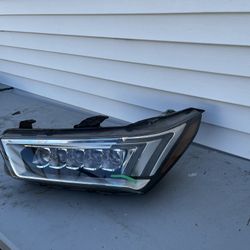 Acura MDX 2017 Driver side Headlight