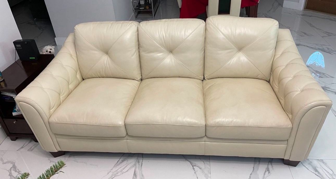 Off wwhite sofa - 160