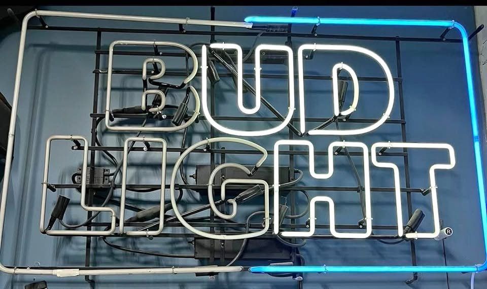 WTB : Unwanted or Broken Neon Signs / Lights/ Collections for Sale in ...