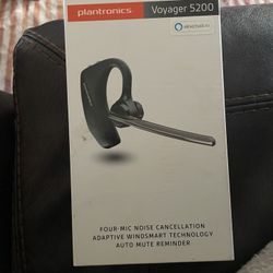 Wireless Headset- Voyager 5200 NIB