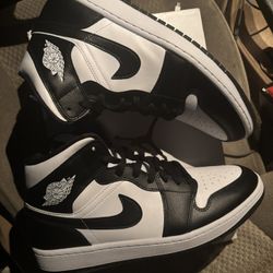 WMNS AIR JORDAN 1 MIDD 