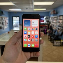 iPhone SE 3  White Unlocked 64GB Black color Excellent condition