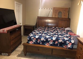 King/California King Bedroom Set