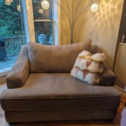 FREE Oversized Chair - Must Be Picked Up Today 