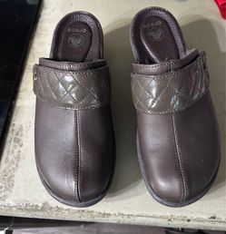 Crocs size women’s 6